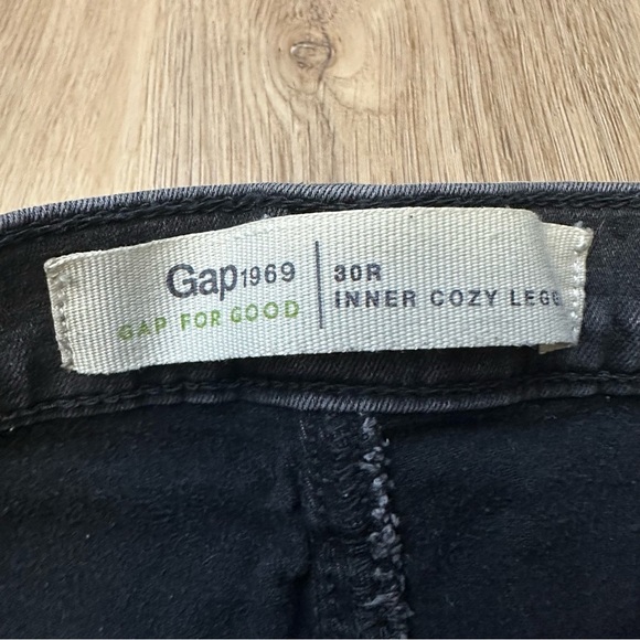 GAP Inner Cozy Leg Black Distressed Skinny Jeans with Raw Hem size 30R - Picture 4 of 6